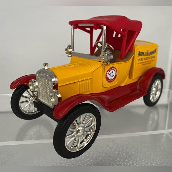 “Arm & Hammer” Vintage 1918 Ford Runabout Car Bank - Picture 6 of 6